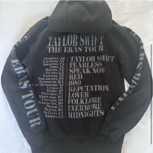 Taylor Swift Eras Tour Black Hoodie Sweatshirt XS - Picture 3 of 3